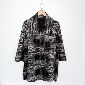 Comfy USA Women’s Lagenlook Munich 2 Button Long Line 3/4 Sleeve Black And Cream